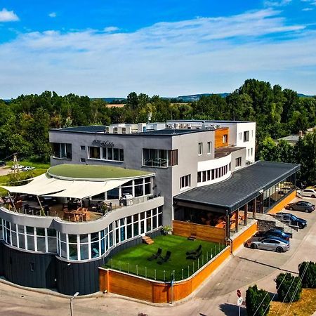 Hotel Kristaly Konferencia & Wellness Ajka Bagian luar foto