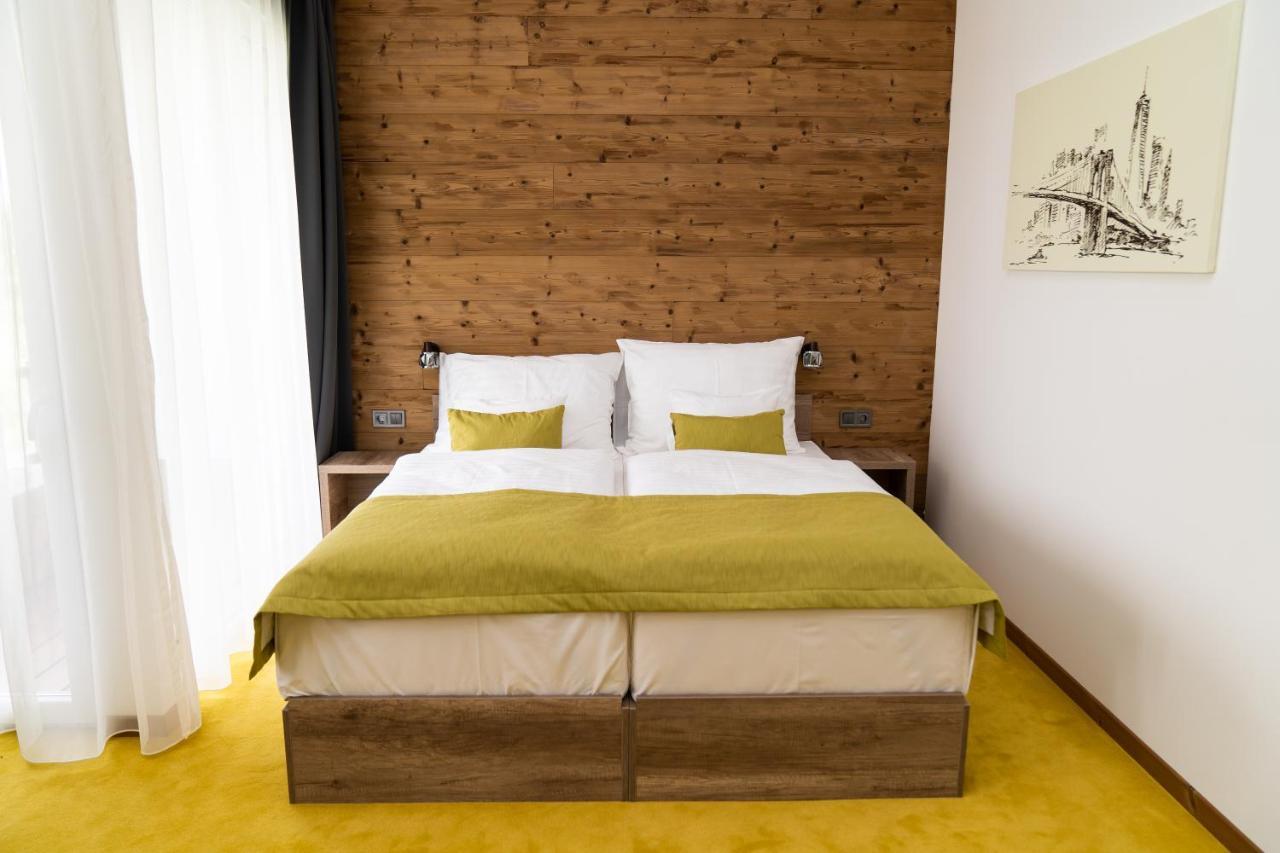 Hotel Kristaly Konferencia & Wellness Ajka Bagian luar foto