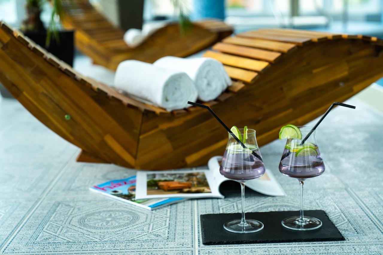 Hotel Kristaly Konferencia & Wellness Ajka Bagian luar foto