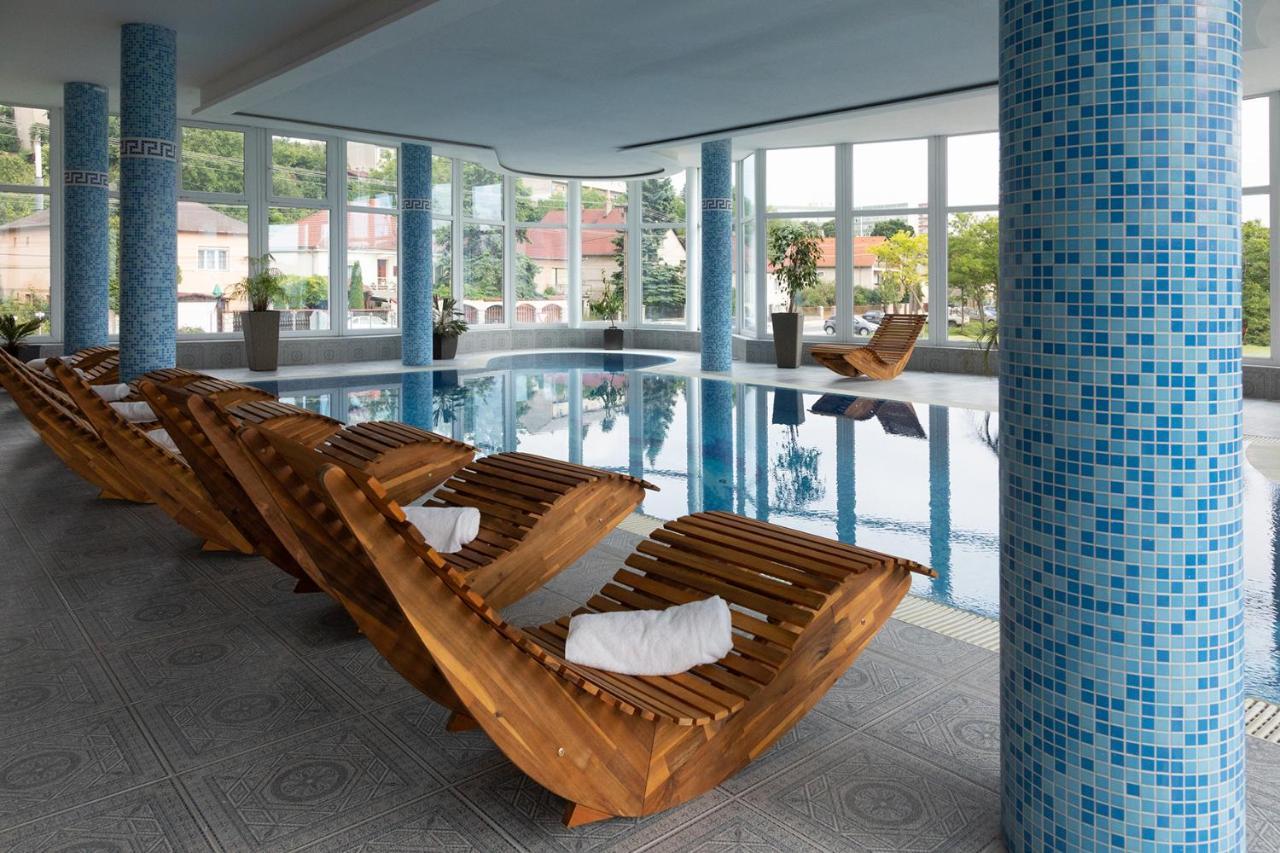 Hotel Kristaly Konferencia & Wellness Ajka Bagian luar foto