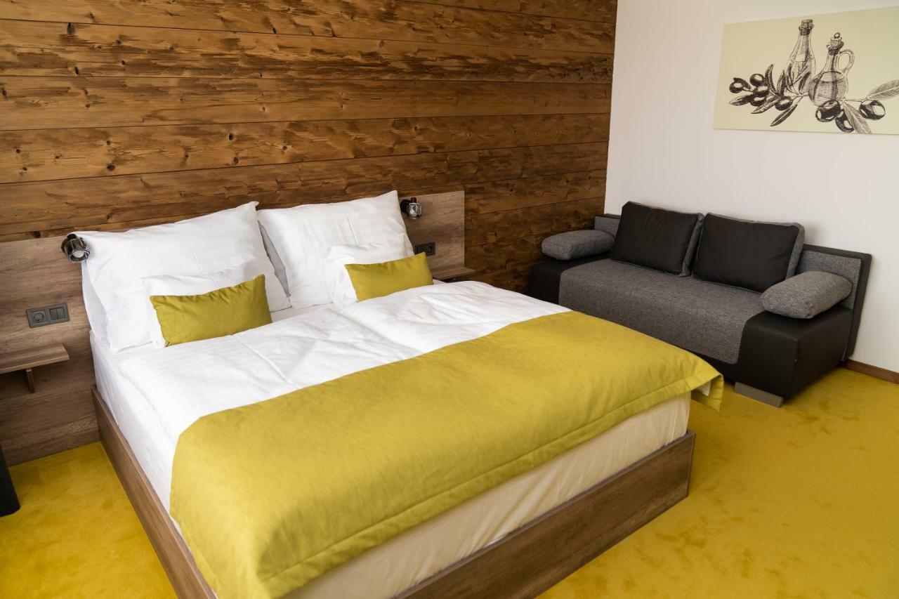 Hotel Kristaly Konferencia & Wellness Ajka Bagian luar foto