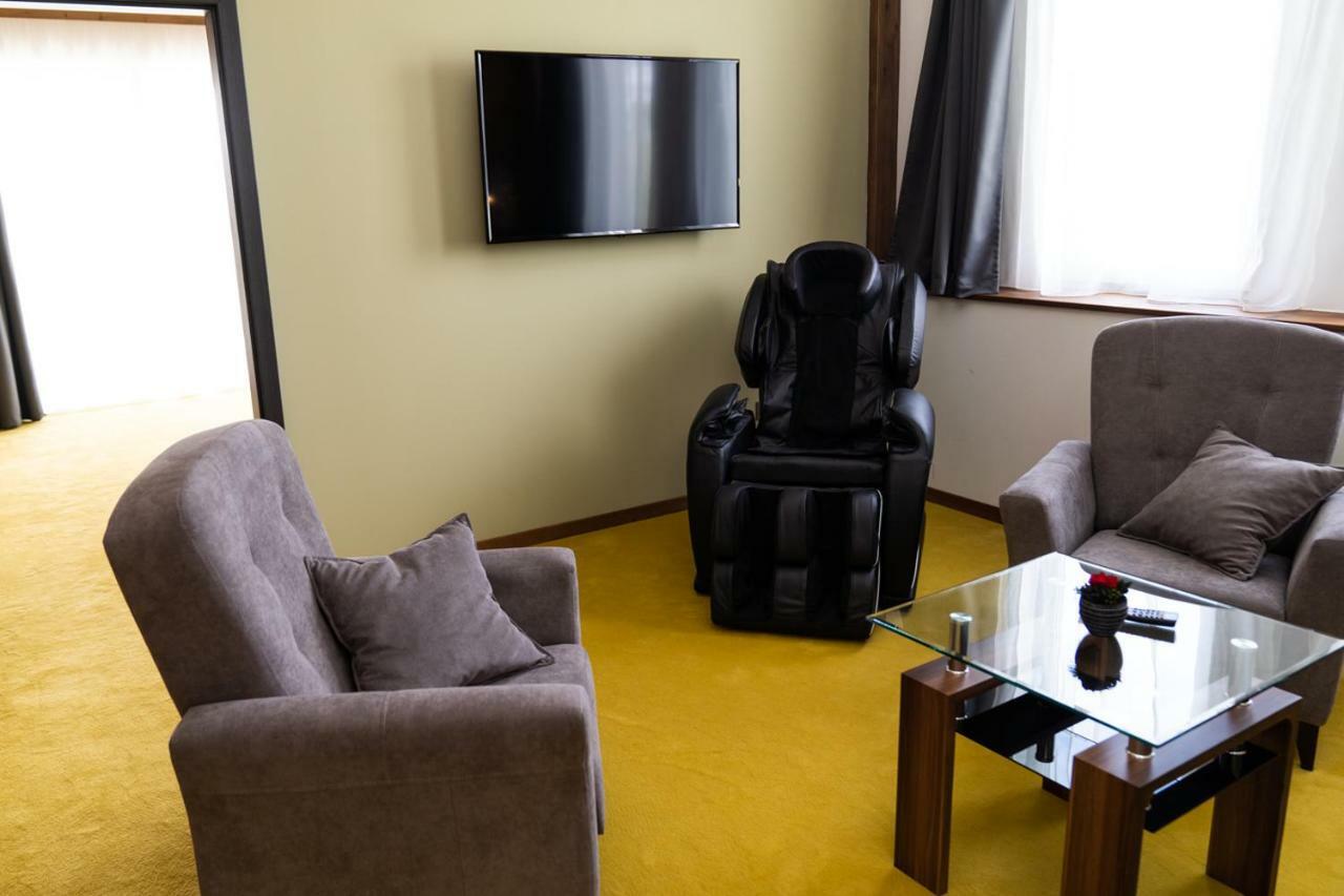 Hotel Kristaly Konferencia & Wellness Ajka Bagian luar foto