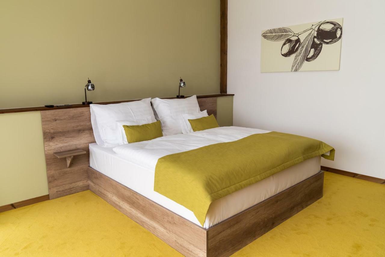 Hotel Kristaly Konferencia & Wellness Ajka Bagian luar foto