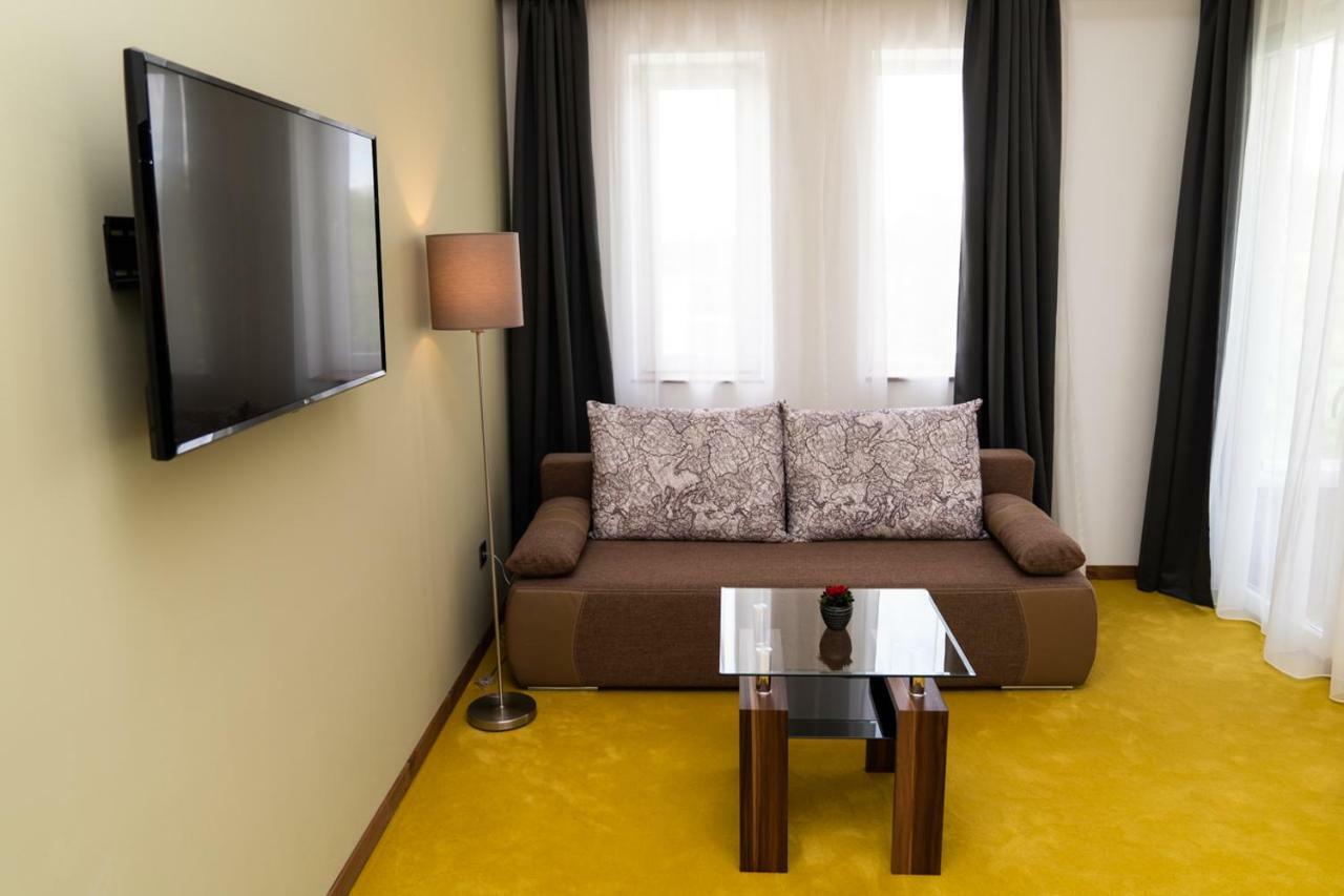 Hotel Kristaly Konferencia & Wellness Ajka Bagian luar foto